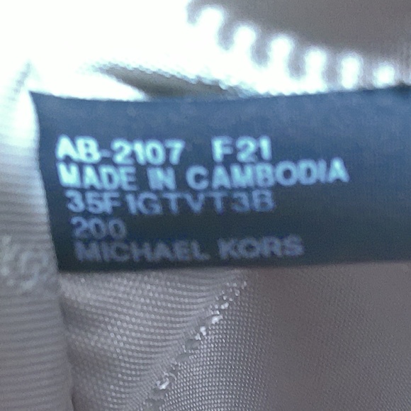 LKNW Michael Kors Signature Lg Chain Shoulder Bag GoldTone Accents(No Call Outs) - Picture 12 of 16